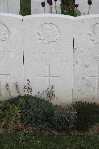 Wancourt British Cemetery - Davidson, L V