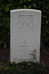 Wancourt British Cemetery - Dickenson, T W