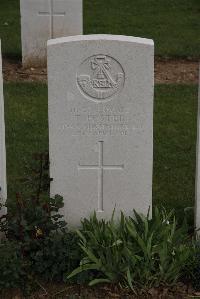 Wancourt British Cemetery - Foster, T