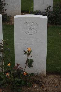 Wancourt British Cemetery - Handley, F G