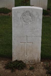 Wancourt British Cemetery - Higgins, L