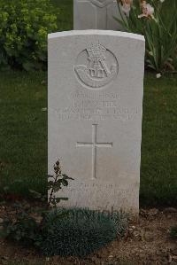 Wancourt British Cemetery - Hunter, F