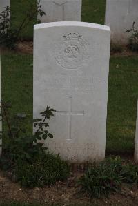 Wancourt British Cemetery - Hutchison, William