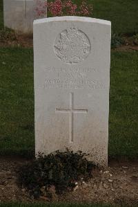 Wancourt British Cemetery - Irving, John