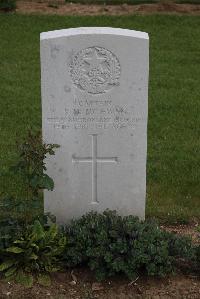 Wancourt British Cemetery - McEwan, Robert William