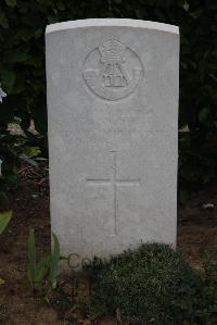 Wancourt British Cemetery - Sykes, M