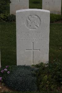 Wancourt British Cemetery - Tasker, S T
