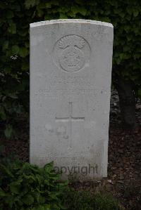 Wancourt British Cemetery - Travis, G T