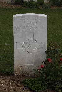 Wancourt British Cemetery - White, Allan