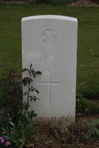 Wancourt British Cemetery - Winchester, M