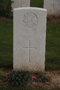 Wancourt British Cemetery - Woof, J E