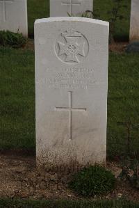 Wancourt British Cemetery - Young, T W