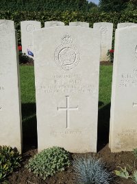 Warloy-Baillon Communal Cemetery Extension - Dapp, E T