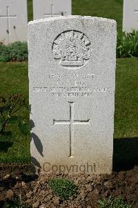 Warloy-Baillon Communal Cemetery Extension - Dix, Quintin William