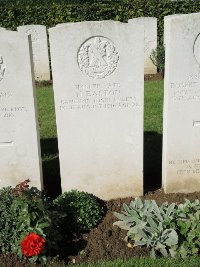 Warloy-Baillon Communal Cemetery Extension - Easton, N