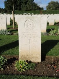 Warloy-Baillon Communal Cemetery Extension - England, Ernest Reeves