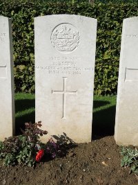 Warloy-Baillon Communal Cemetery Extension - Essery, Bernard