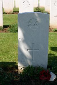 Warloy-Baillon Communal Cemetery Extension - Fowls, F R