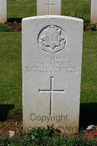 Warloy-Baillon Communal Cemetery Extension - Francis, Herbert