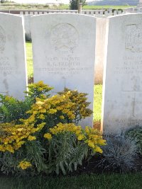 Warloy-Baillon Communal Cemetery Extension - French, R G