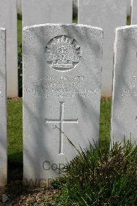 Warloy-Baillon Communal Cemetery Extension - Gates, John Oswald