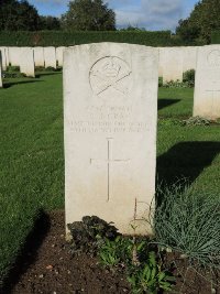 Warloy-Baillon Communal Cemetery Extension - Gray, Ernest J