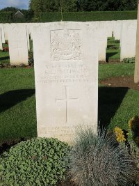 Warloy-Baillon Communal Cemetery Extension - Halliwell, Arthur Leonard