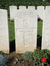 Warloy-Baillon Communal Cemetery Extension - Homden, H E