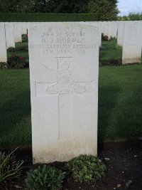 Warloy-Baillon Communal Cemetery Extension - Horner, V J