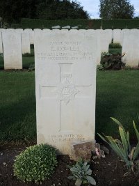 Warloy-Baillon Communal Cemetery Extension - Howles, E