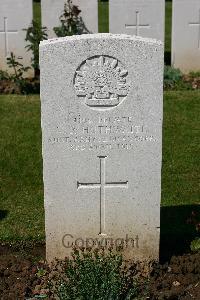 Warloy-Baillon Communal Cemetery Extension - Huthwaite, Vincent Roy
