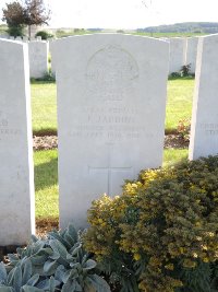 Warloy-Baillon Communal Cemetery Extension - Jardine, J