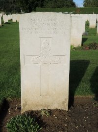 Warloy-Baillon Communal Cemetery Extension - Jones, Enoch