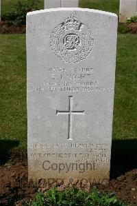 Warloy-Baillon Communal Cemetery Extension - Knight, E