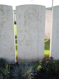 Warloy-Baillon Communal Cemetery Extension - Lathan, Vivian