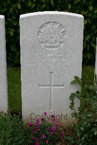 Warloy-Baillon Communal Cemetery Extension - Lever, Francis Dysart