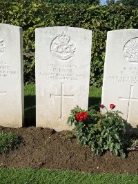 Warloy-Baillon Communal Cemetery Extension - Love, H