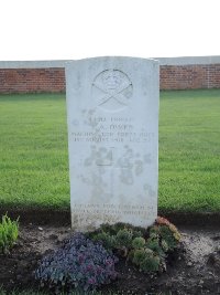 Warloy-Baillon Communal Cemetery Extension - Owen, John Aneurin