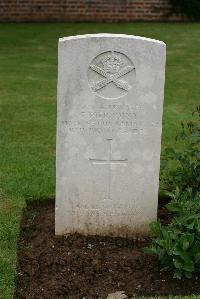 Warloy-Baillon Communal Cemetery Extension - Pierpoint, Fred