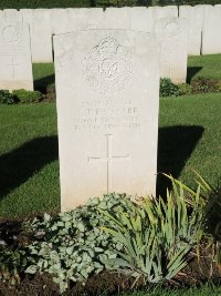 Warloy-Baillon Communal Cemetery Extension - Ranyard, R T
