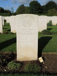 Warloy-Baillon Communal Cemetery Extension - Reay, R