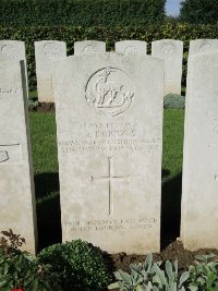 Warloy-Baillon Communal Cemetery Extension - Roberts, Ben