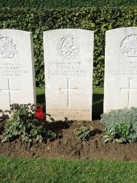Warloy-Baillon Communal Cemetery Extension - Roberts, S