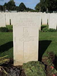 Warloy-Baillon Communal Cemetery Extension - Roberts, S J