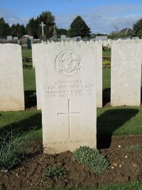 Warloy-Baillon Communal Cemetery Extension - Shaw, Eyre Massey