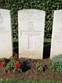 Warloy-Baillon Communal Cemetery Extension - Shirley, J