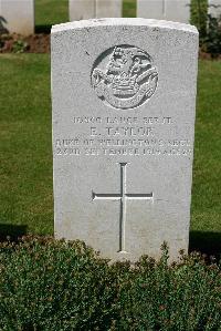 Warloy-Baillon Communal Cemetery Extension - Taylor, E