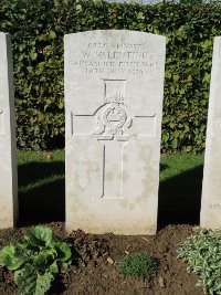 Warloy-Baillon Communal Cemetery Extension - Valentine, W