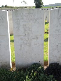 Warloy-Baillon Communal Cemetery Extension - White, H