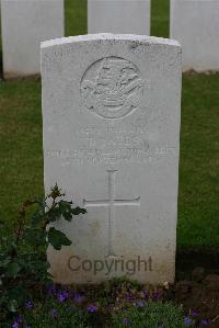 Warloy-Baillon Communal Cemetery Extension - Yates, T